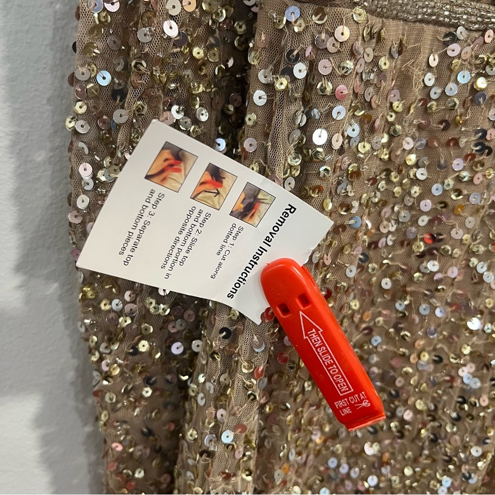 Mac Duggal Shimmering Gold Sequined Puff Shoulder Surplice Evening Gown -Reemoly - Picture 14 of 16